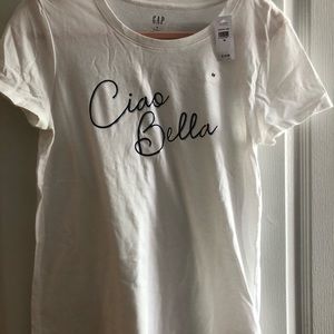 Woman’s gap favorite T medium